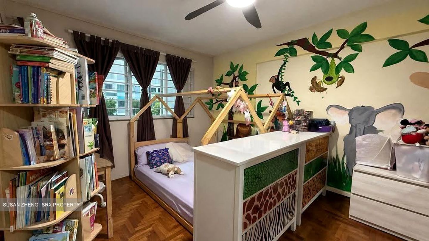 Blk 327 Jurong East Street 31 (Jurong East), HDB Executive #606881791